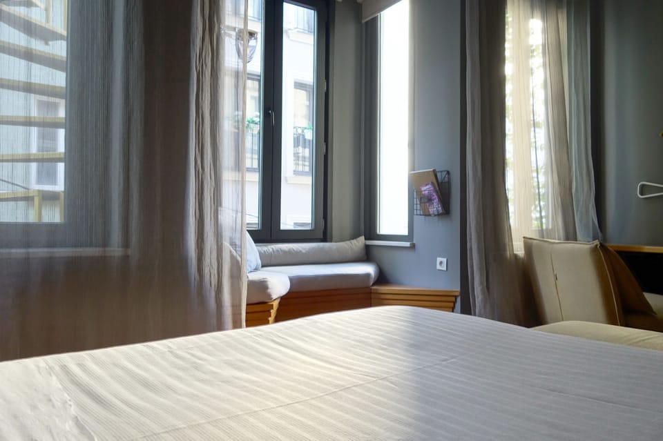 Loft w/ Alcove | Hypo-allergenic bedding, down comforters, in-room safe, desk