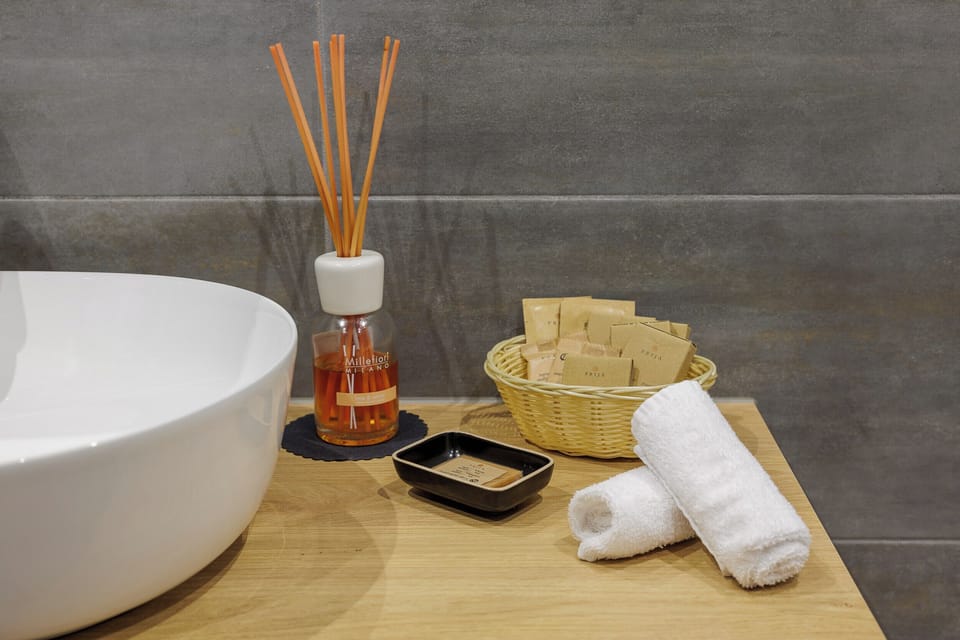 Minibar, in-room safe, desk, free cribs/infant beds