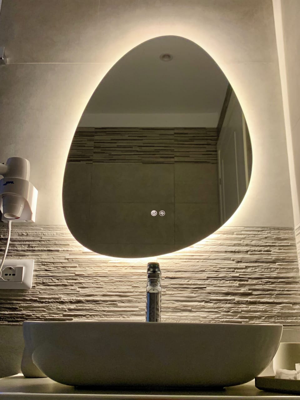 Basic Double or Twin Room, Multiple Beds, City View | Bathroom | Shower, rainfall showerhead, free toiletries, hair dryer