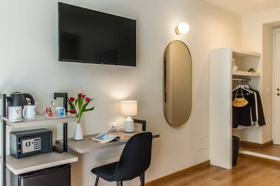 Triple Room | Premium bedding, minibar, in-room safe, desk