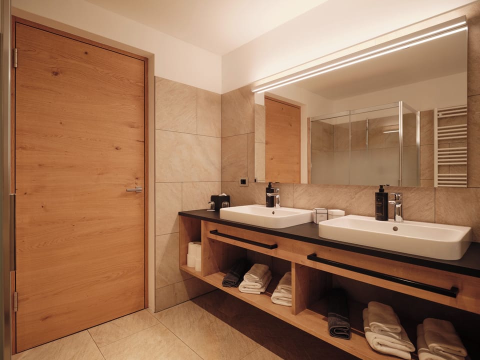Shower, free toiletries, hair dryer, bathrobes