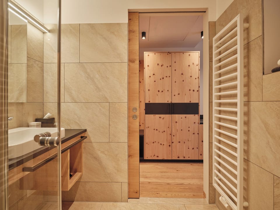Shower, free toiletries, hair dryer, bathrobes