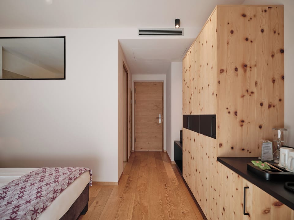 Standard Double Room Single Use, 1 Queen Bed | Premium bedding, in-room safe, desk, laptop workspace