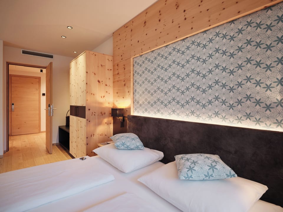 Premium bedding, in-room safe, desk, laptop workspace