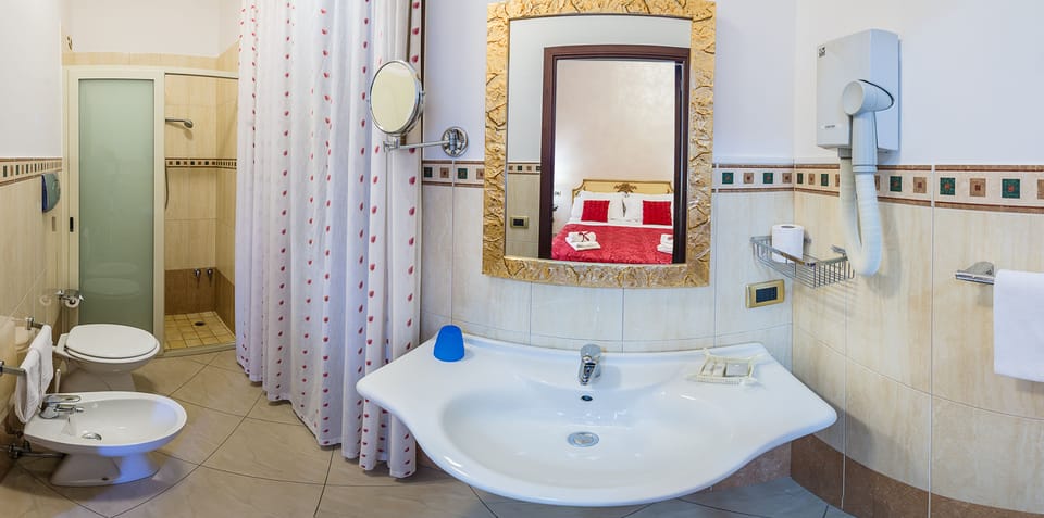 Shower, rainfall showerhead, free toiletries, hair dryer