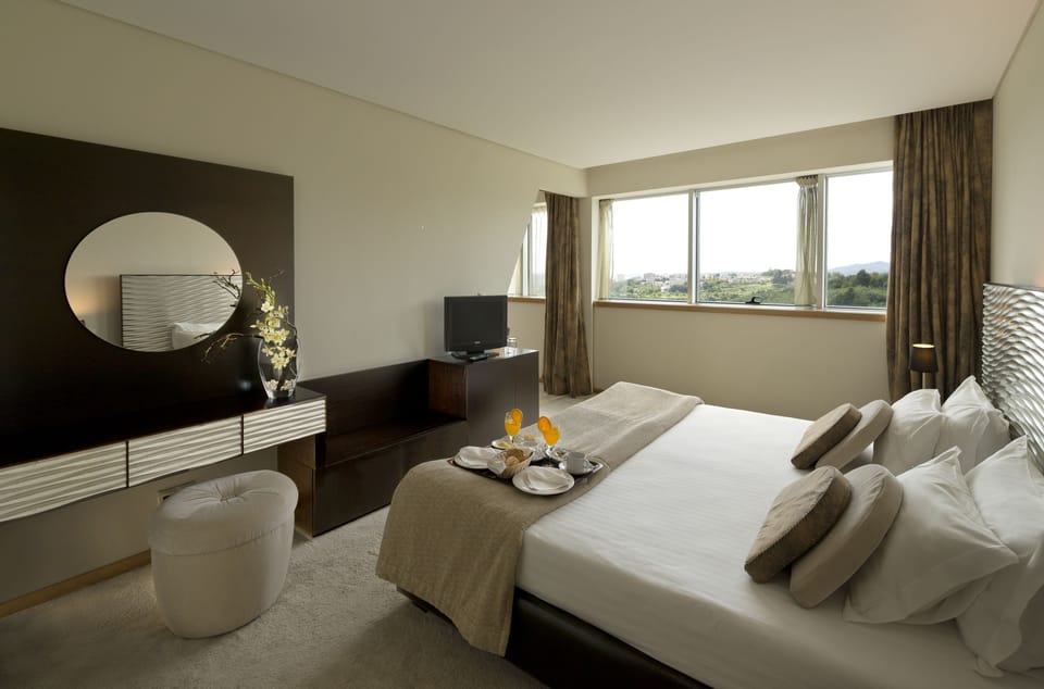 Junior Suite (Spa Access) | Minibar, in-room safe, desk, soundproofing