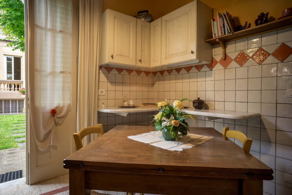Traditional Apartment | Private kitchen | Shared fridge, microwave