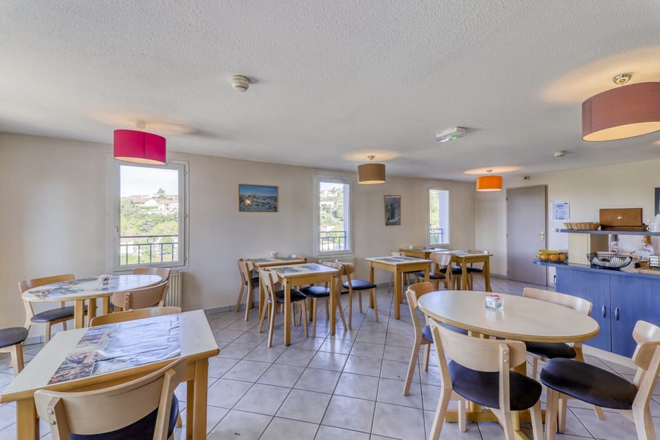 Daily buffet breakfast (EUR 8.20 per person)