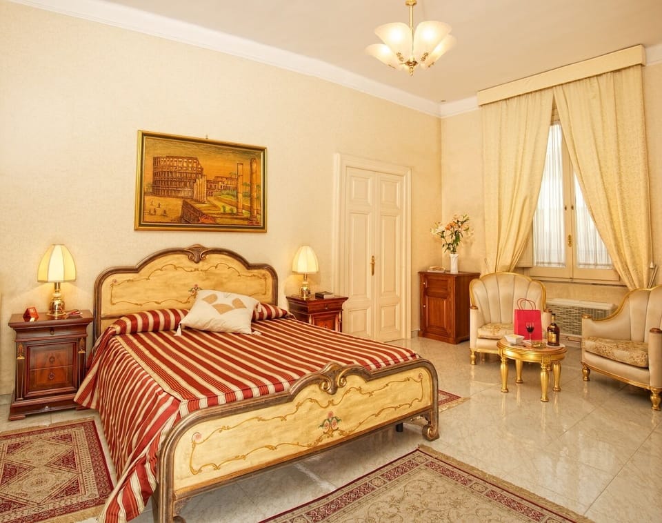 Suite | Minibar, in-room safe, desk, soundproofing