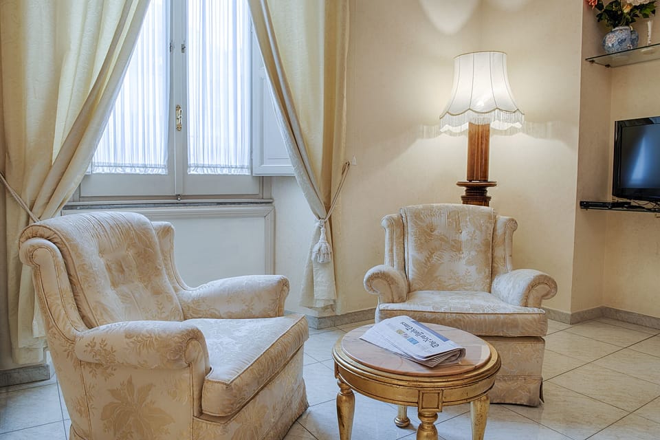 Suite | Minibar, in-room safe, desk, soundproofing