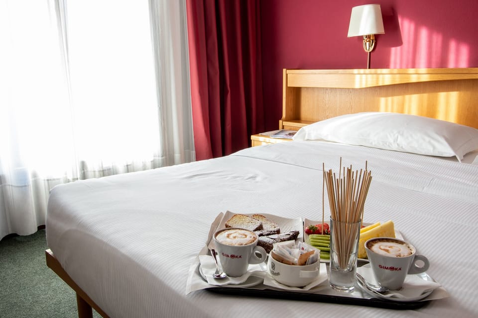 Double or Twin Room | Minibar, in-room safe, desk, cribs/infant beds