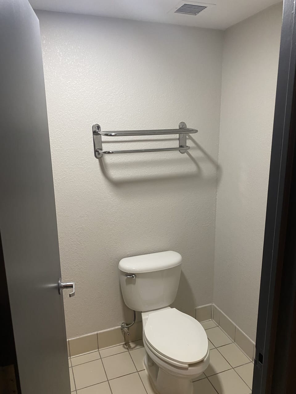 Bathtub, towels