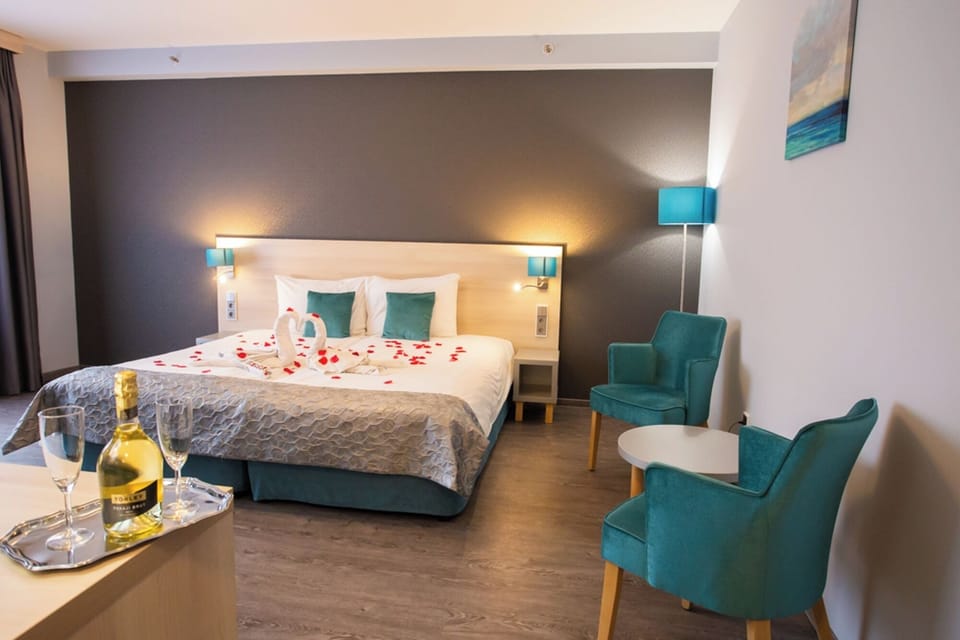 Premium bedding, minibar, in-room safe, desk