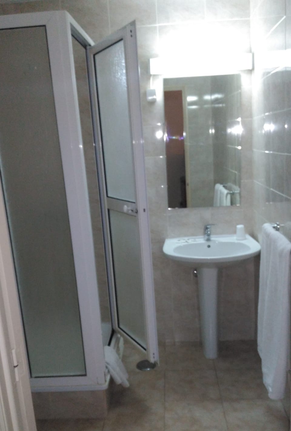 Triple Room | Bathroom | Towels, toilet paper