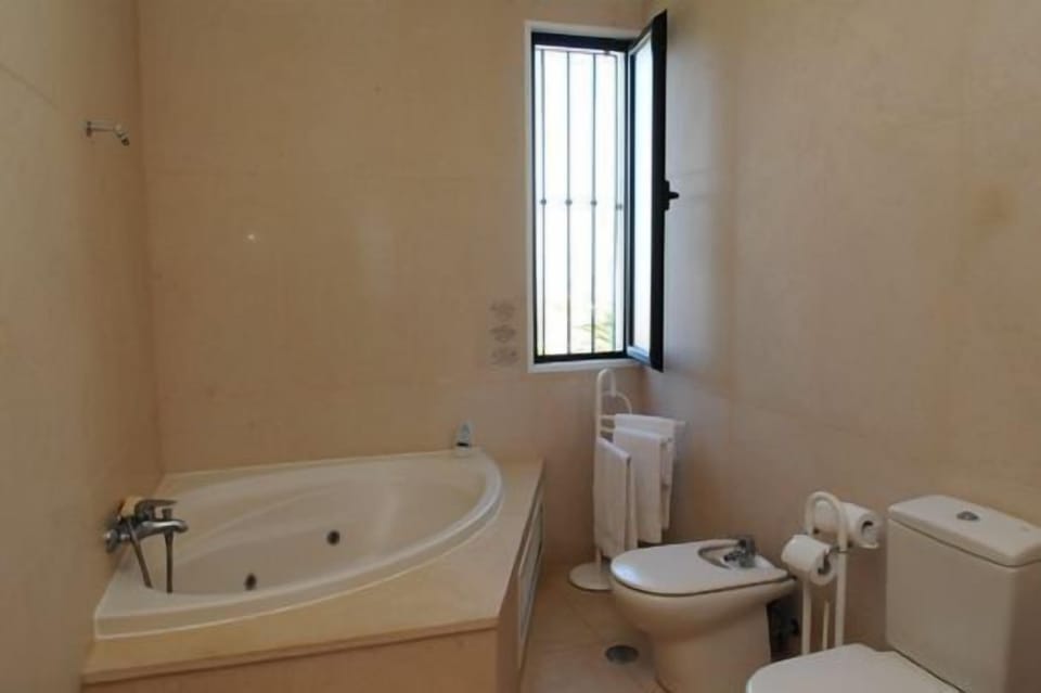 Villa, 4 Bedrooms, Private Pool, Ocean View | Bathroom | Combined shower/tub, jetted tub, free toiletries, hair dryer