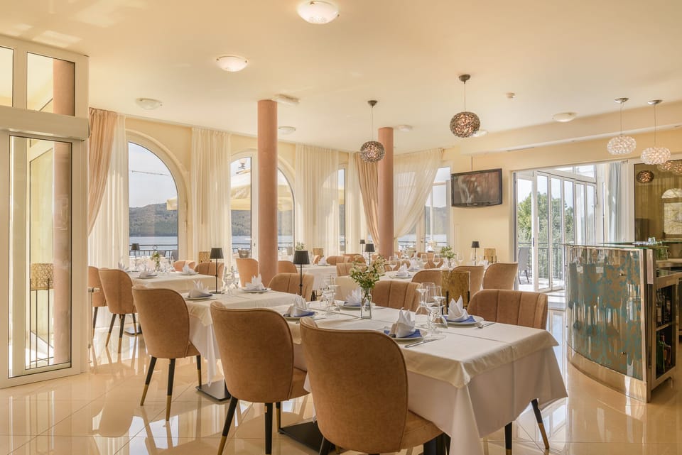 Breakfast, lunch, dinner served; beach views