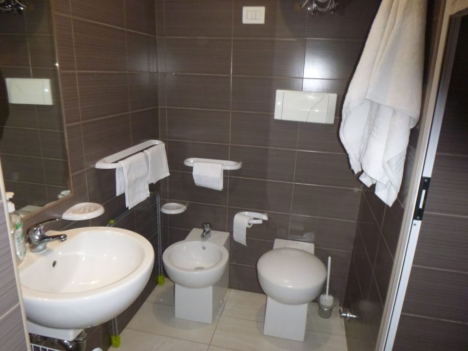 Double Room | Bathroom | Combined shower/tub, bathrobes, bidet, towels