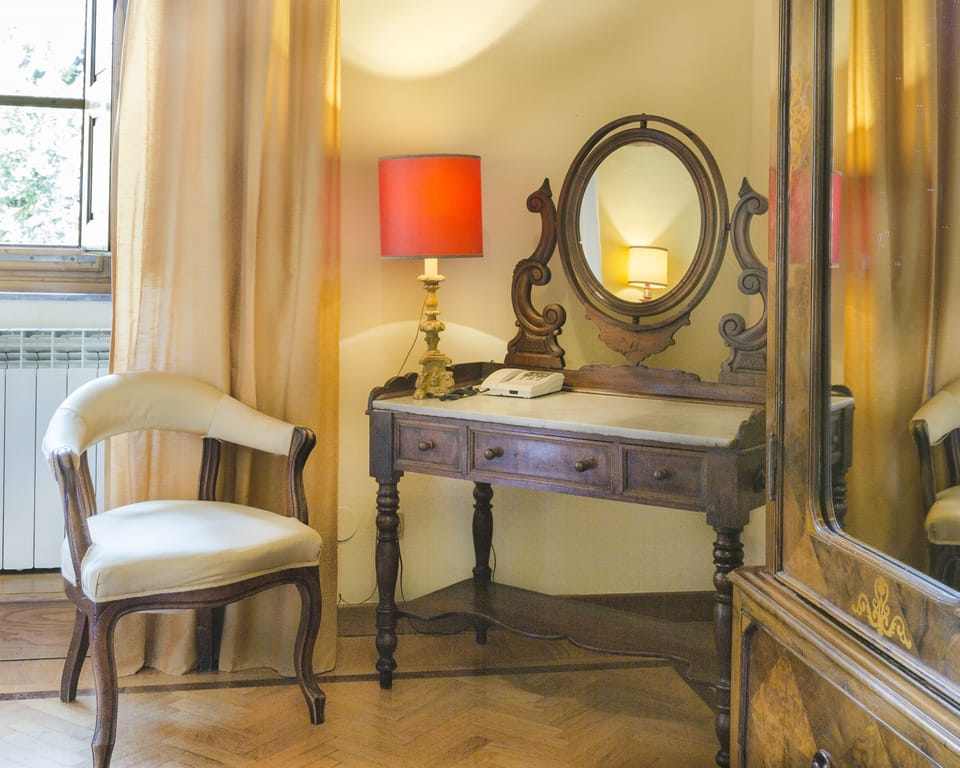 Superior Double Room | In-room safe, WiFi (free), individually furnished, bed sheets