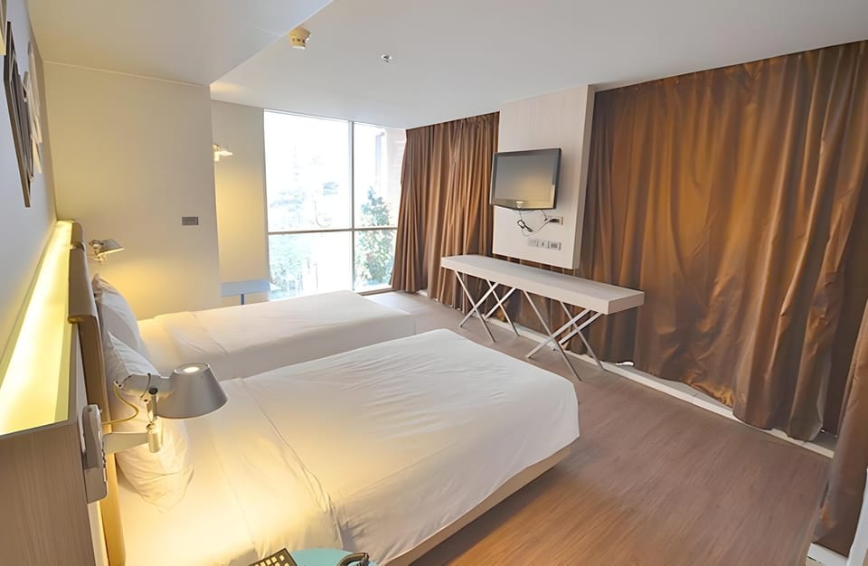 Minibar, high-speed internet