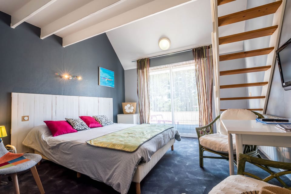 Individually decorated, soundproofing, free cribs/infant beds, free WiFi