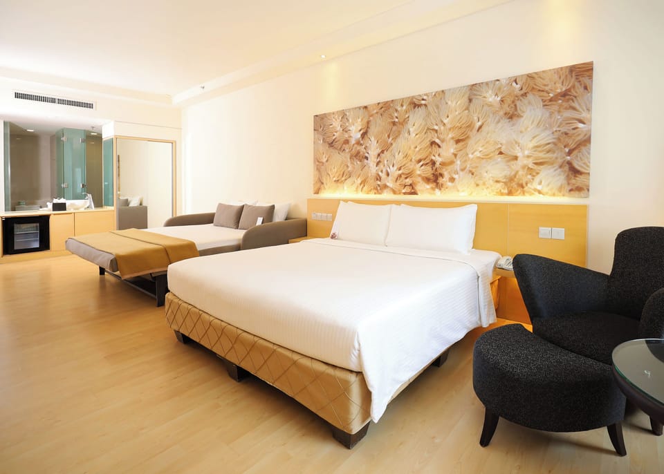 Executive Quadroom | In-room safe, desk, iron/ironing board, free WiFi