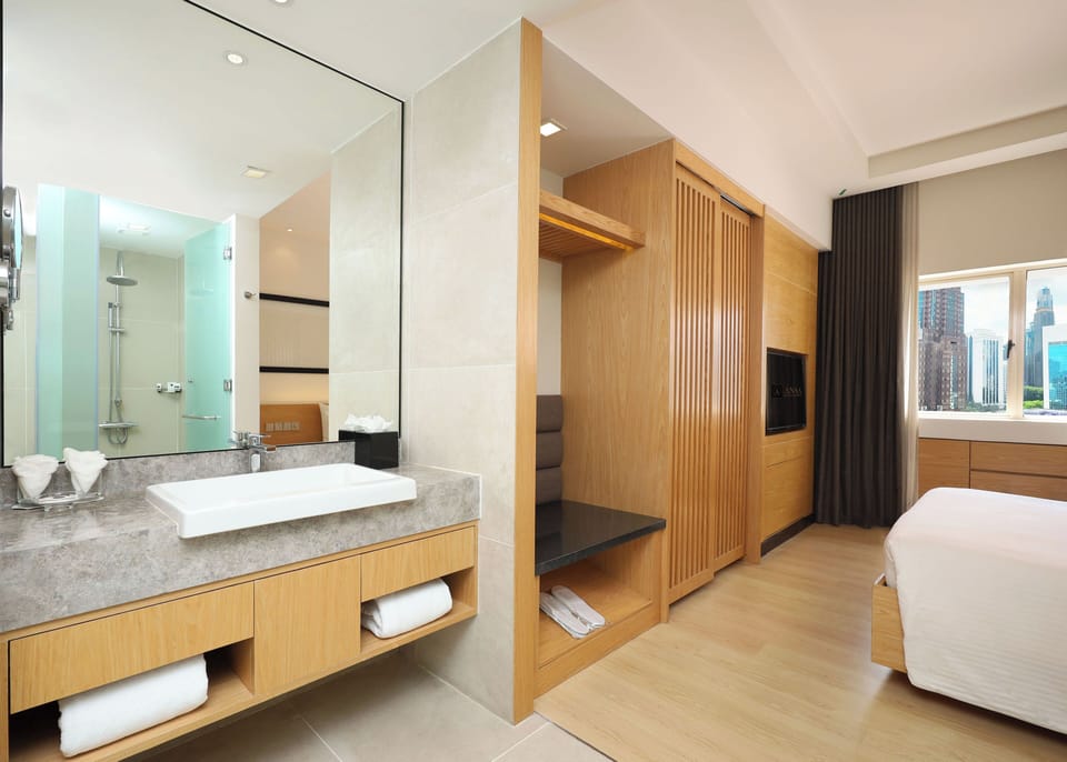 ANSA Superior Room  | Bathroom | Shower, hair dryer, slippers, bidet