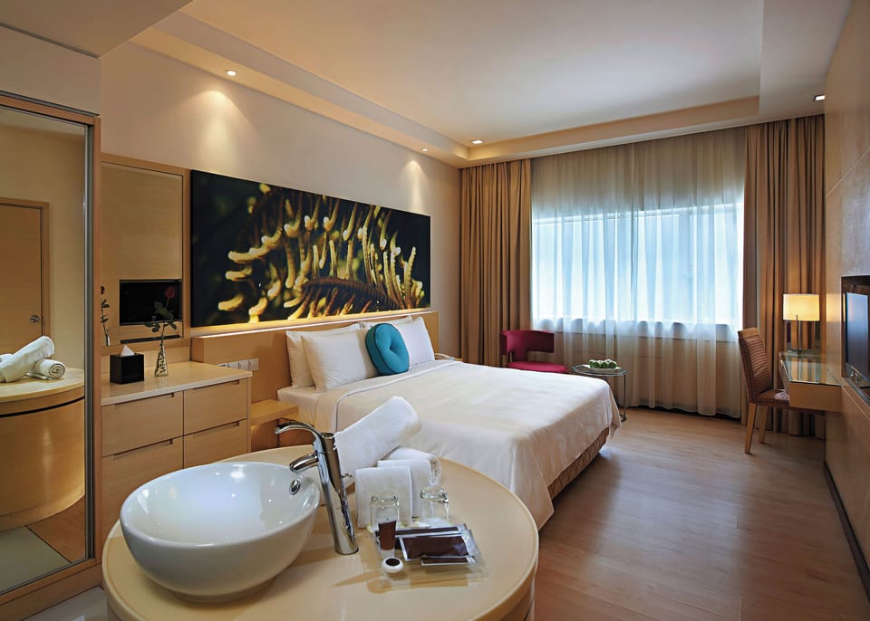 Deluxe Room | In-room safe, desk, iron/ironing board, free WiFi