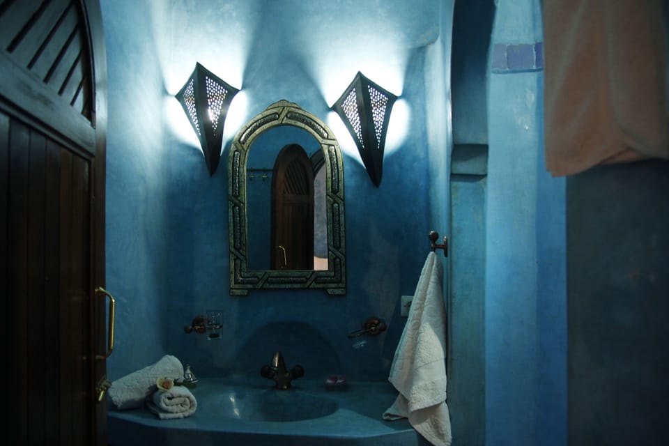 Deluxe Room | Bathroom | Shower, free toiletries, hair dryer, towels