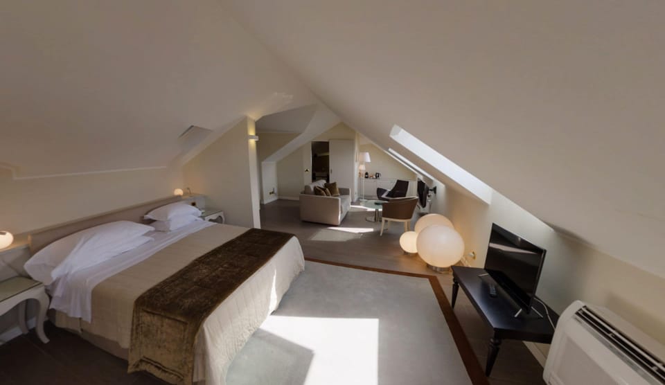 Royal Studio Suite (beach access included) | Down comforters, minibar, in-room safe, desk