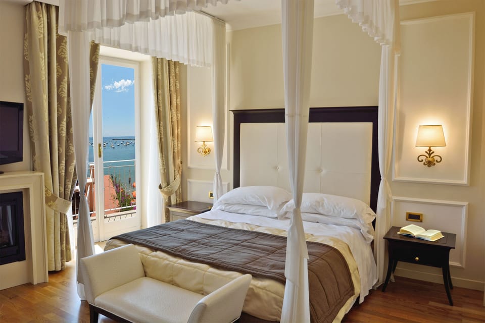 Junior Suite, 1 Bedroom, Sea View (beach access included) | Down comforters, minibar, in-room safe, desk
