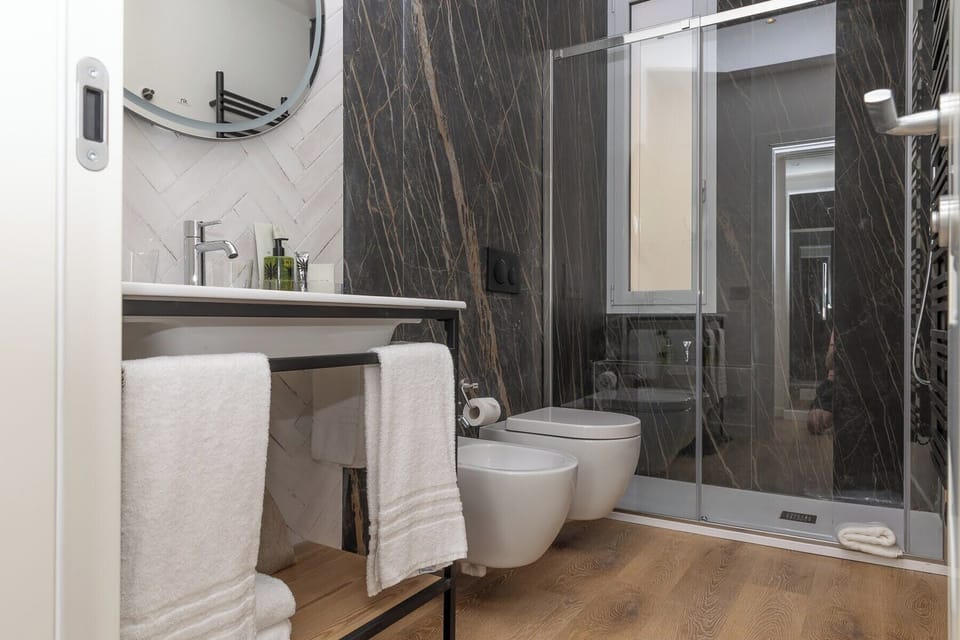 Deluxe Double Room | Bathroom | Shower, hair dryer, slippers, bidet