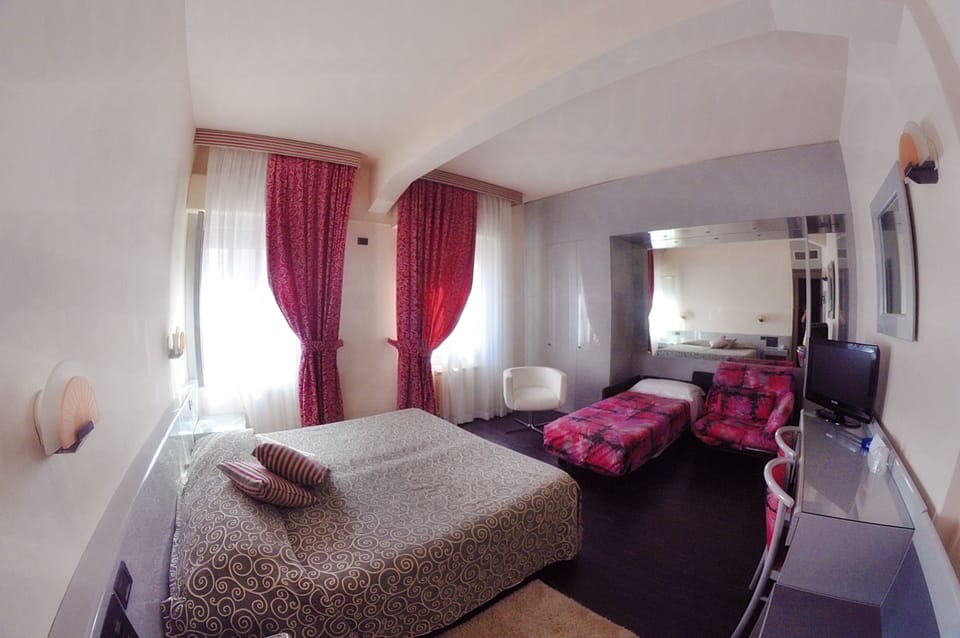 Triple Room | Minibar, in-room safe, desk, blackout drapes