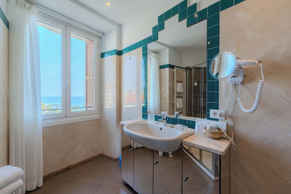 Superior Double or Twin Room, Sea View (Frontal) | In-room safe, soundproofing, free WiFi, bed sheets