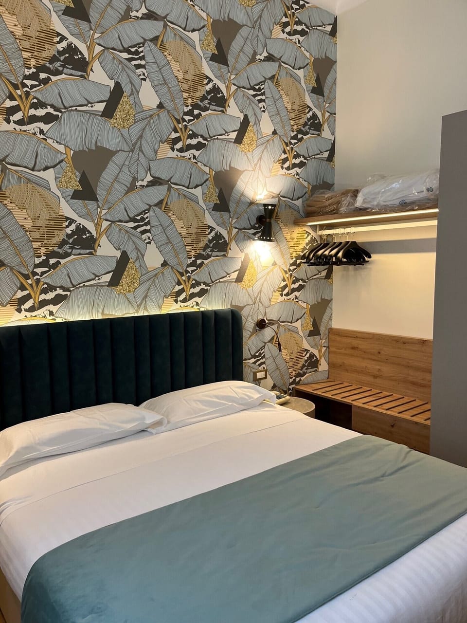 In-room safe, soundproofing, free WiFi, bed sheets