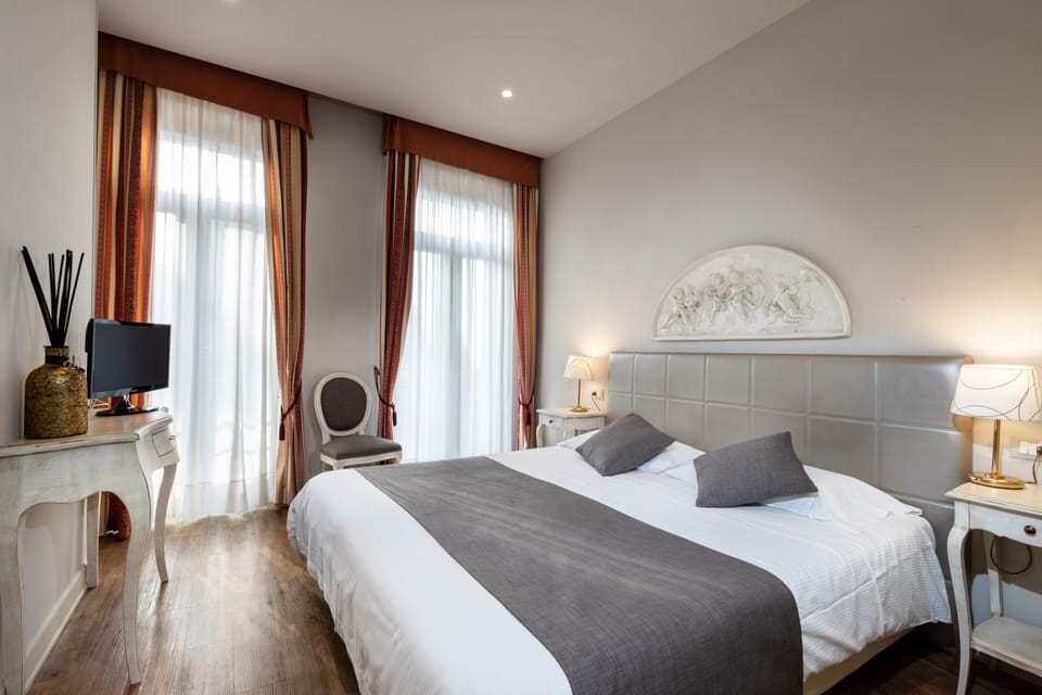 Comfort Double or Twin Room, Partial Lake View | In-room safe, free WiFi, bed sheets