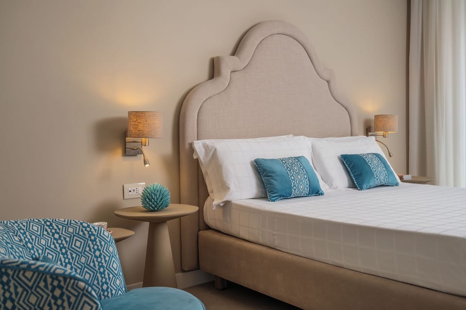 Deluxe Double Room | Minibar, in-room safe, desk, WiFi (free)