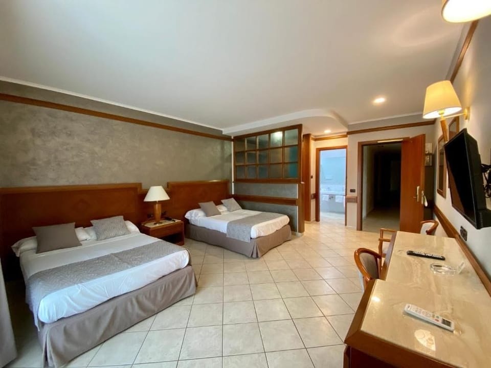 In-room safe, free WiFi, bed sheets