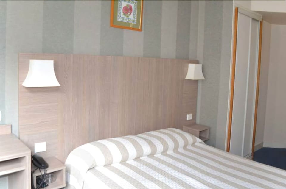 Standard Double Room | In-room safe, desk, soundproofing, free WiFi