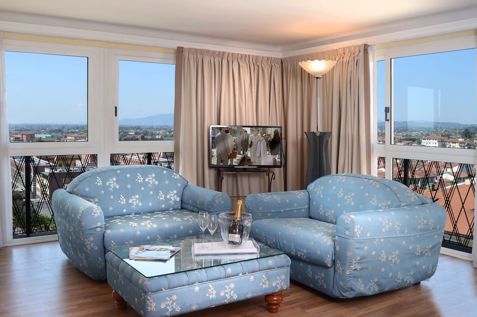 Junior Suite | Living area | LCD TV