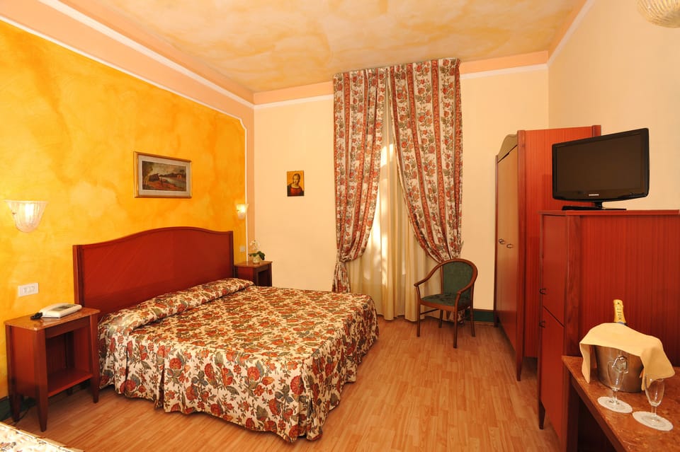 1 bedroom, premium bedding, minibar, in-room safe