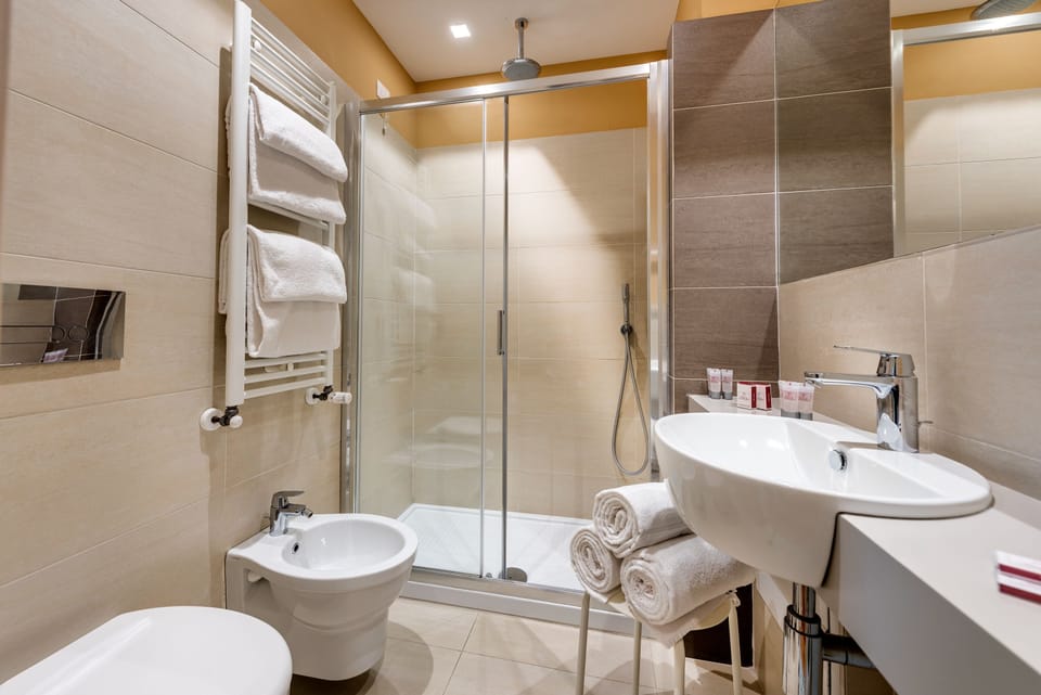 Shower, free toiletries, hair dryer, bidet