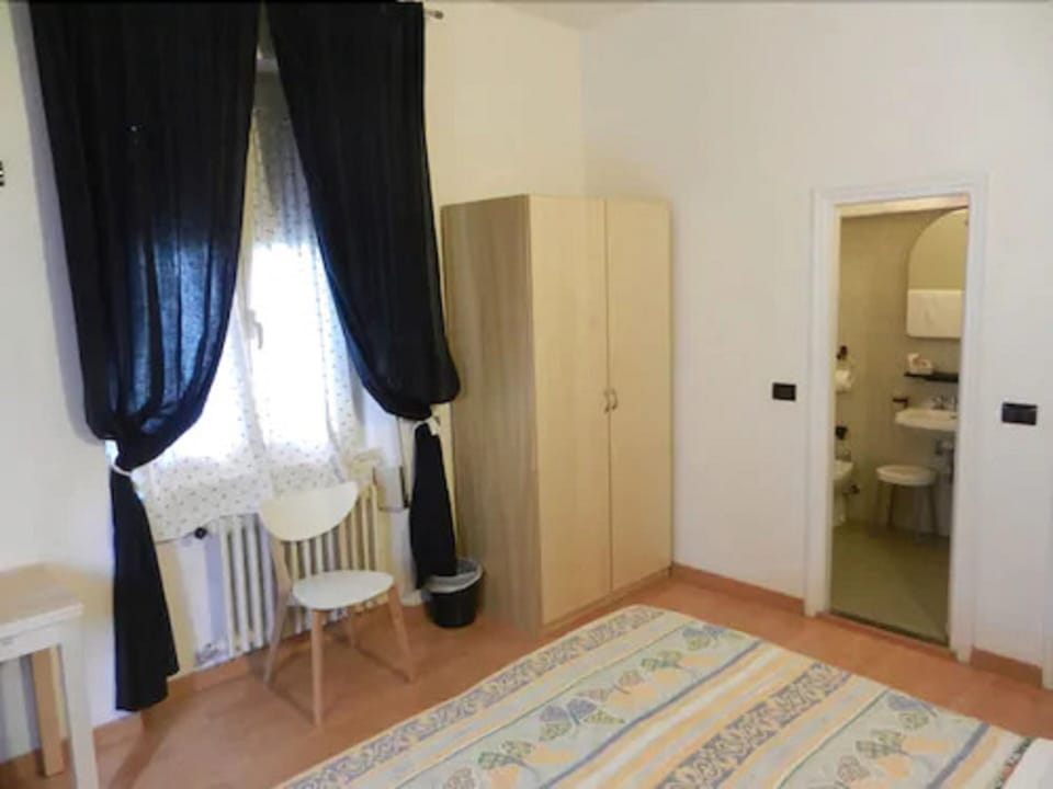 Minibar, in-room safe, desk, free WiFi