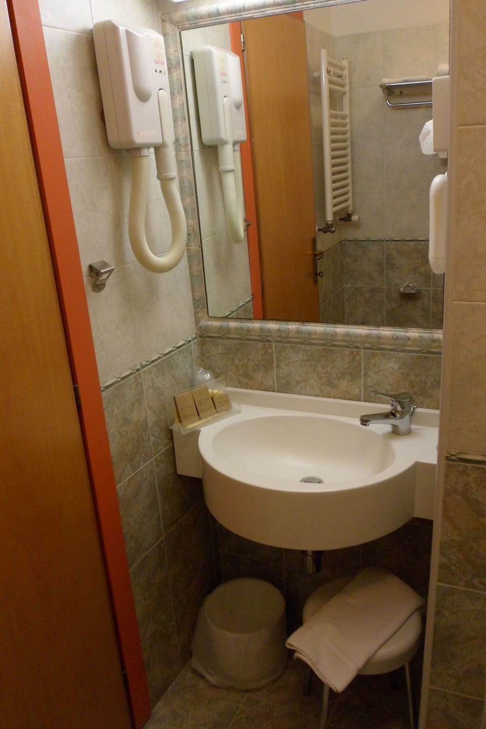 Bathroom sink