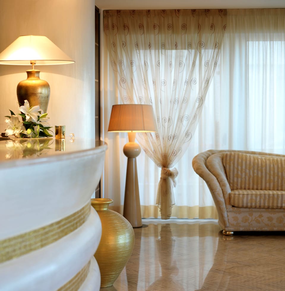 Concierge desk