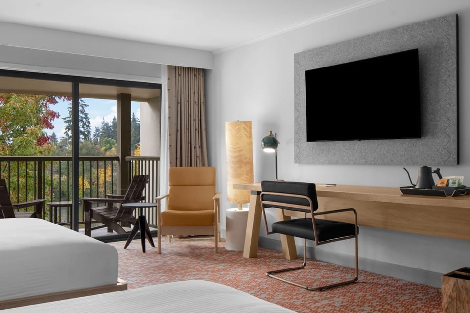 Premium bedding, in-room safe, desk, laptop workspace