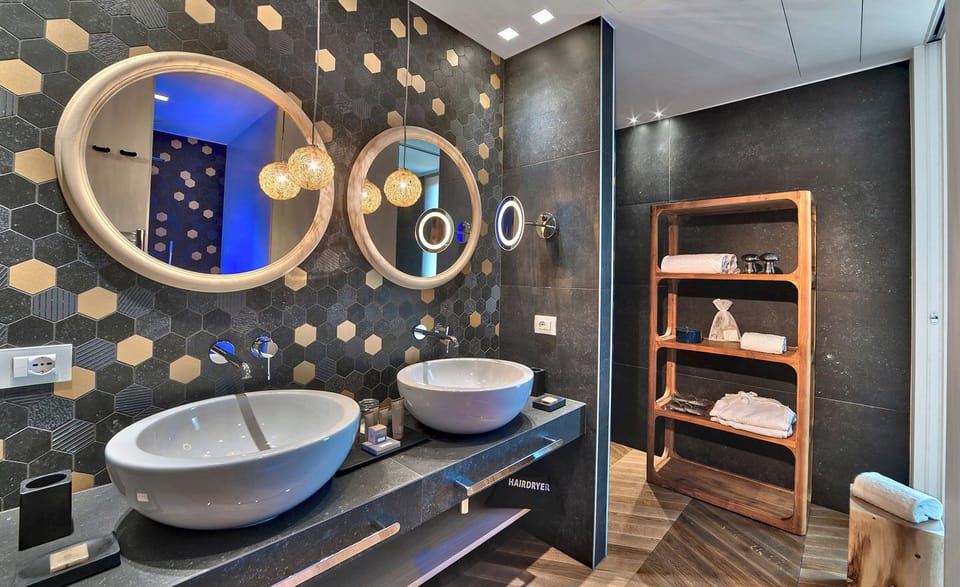 Vital SPA Suite | Bathroom | Shower, free toiletries, hair dryer, bathrobes