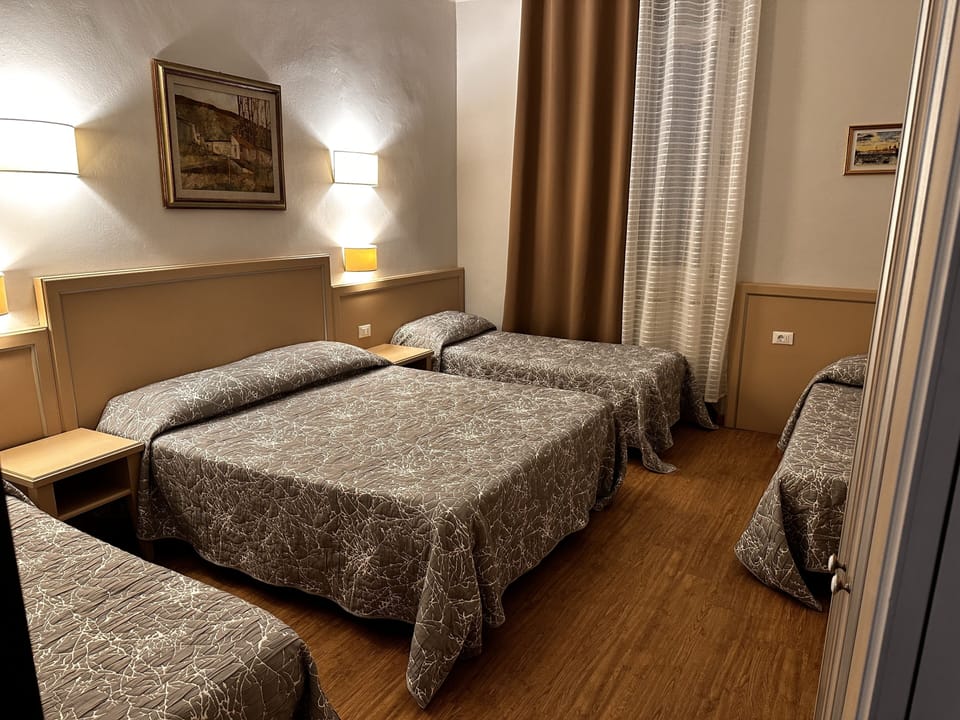 Family Room | In-room safe, desk, iron/ironing board (on request), WiFi (free)