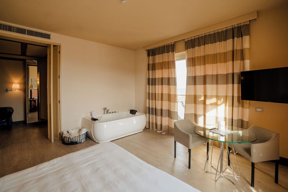 Luxury Room, Jetted Tub (Mini SPA Suite) | Private spa tub