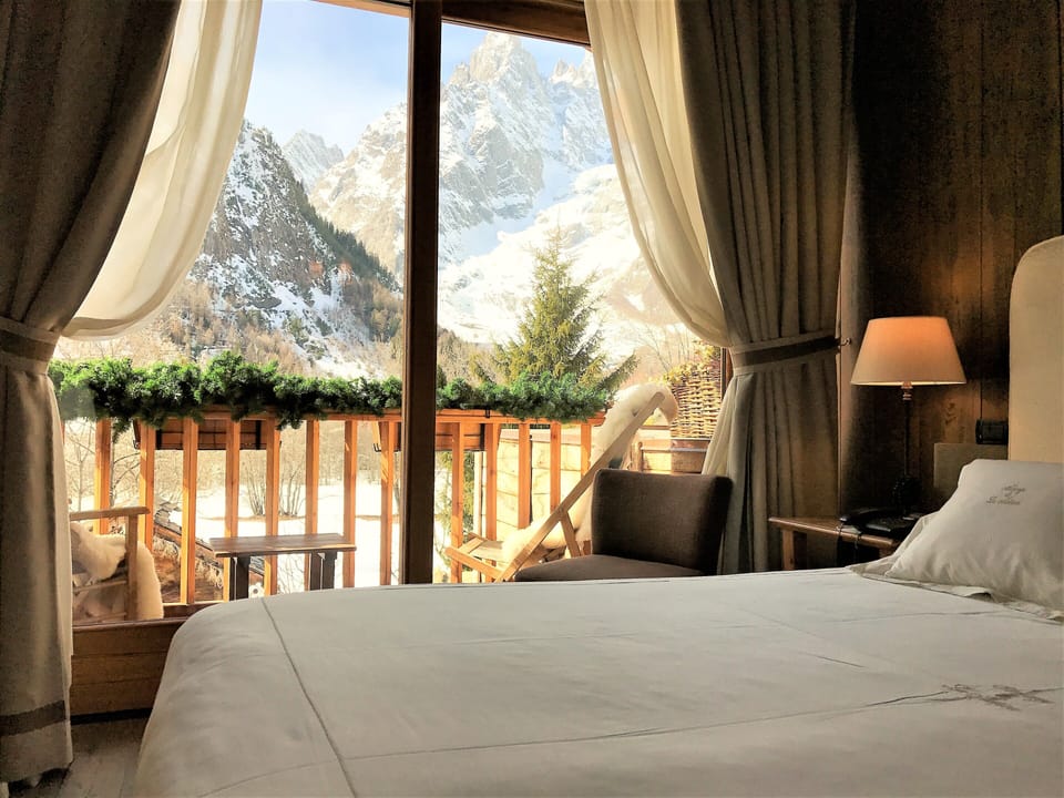 Deluxe Room, Hot Tub (balcony) | Premium bedding, down comforters, minibar, in-room safe