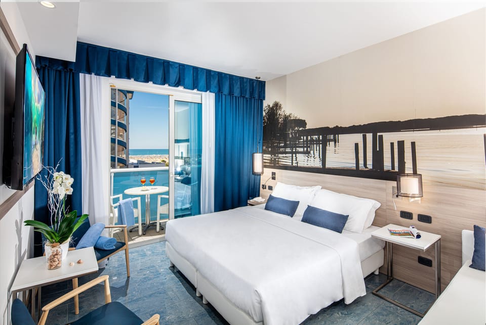 Superior Room | In-room safe, desk, soundproofing, WiFi (free)
